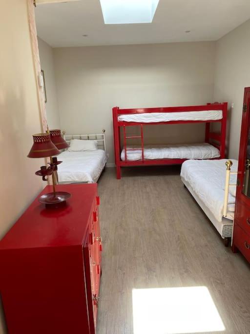 La Maison De Lea, Chambres D'Hotes De 14 Couchages Турню Екстериор снимка