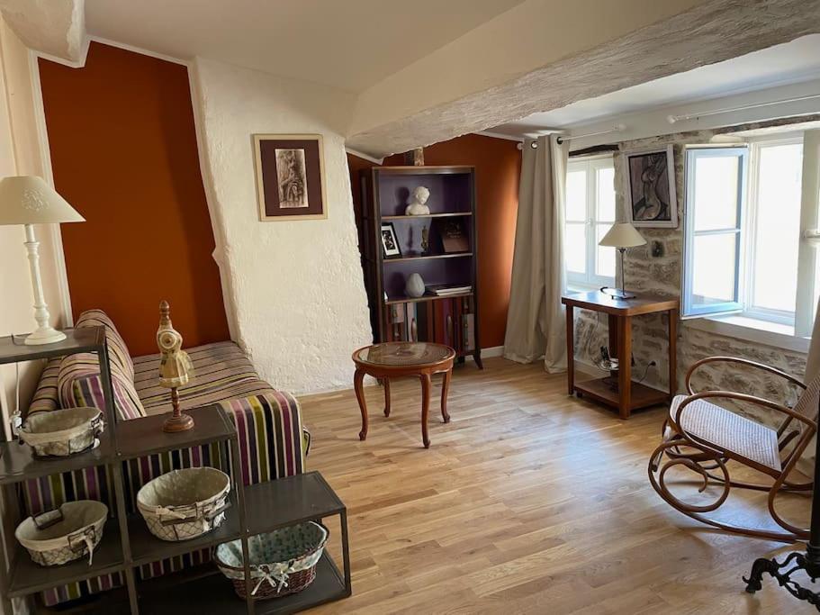 La Maison De Lea, Chambres D'Hotes De 14 Couchages Турню Екстериор снимка